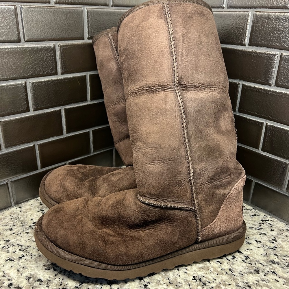 UGG tall boots,sz 8, chocolate brown, EUC!!